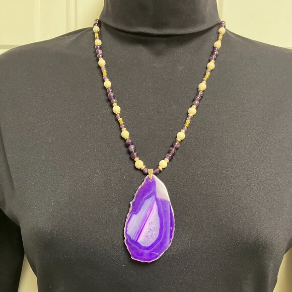 Gorgeous 2.5 in Agate Amethyst Gemstone Raw Edge 22 in Beaded necklace - Picture 6 of 12